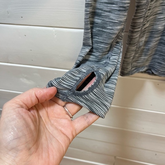 LULULEMON – Yogi Everyday Long Sleeve Workout Top (Estimated Size 10/12) - Picture 6 of 8